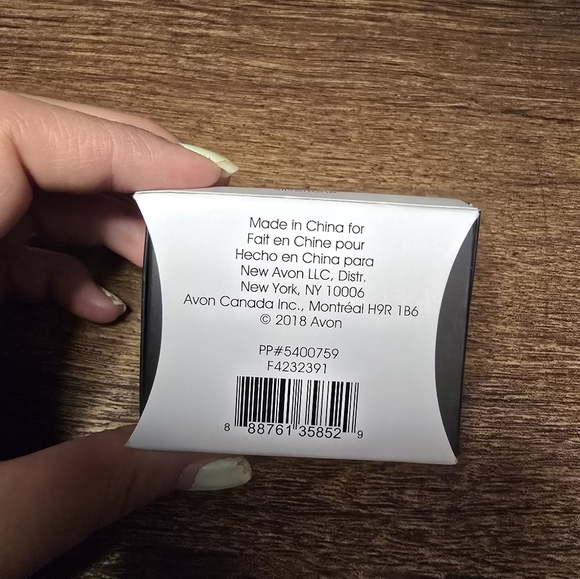 New Avon silvertone earrings 5 pairs, box and care instructions included - Picture 4 of 8